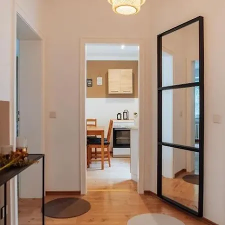 Apartment Central-living Beige - City - Netflix - 5 Pers.