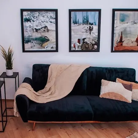 Lejlighed Central-living Beige - - Netflix - 5 Pers. Essen